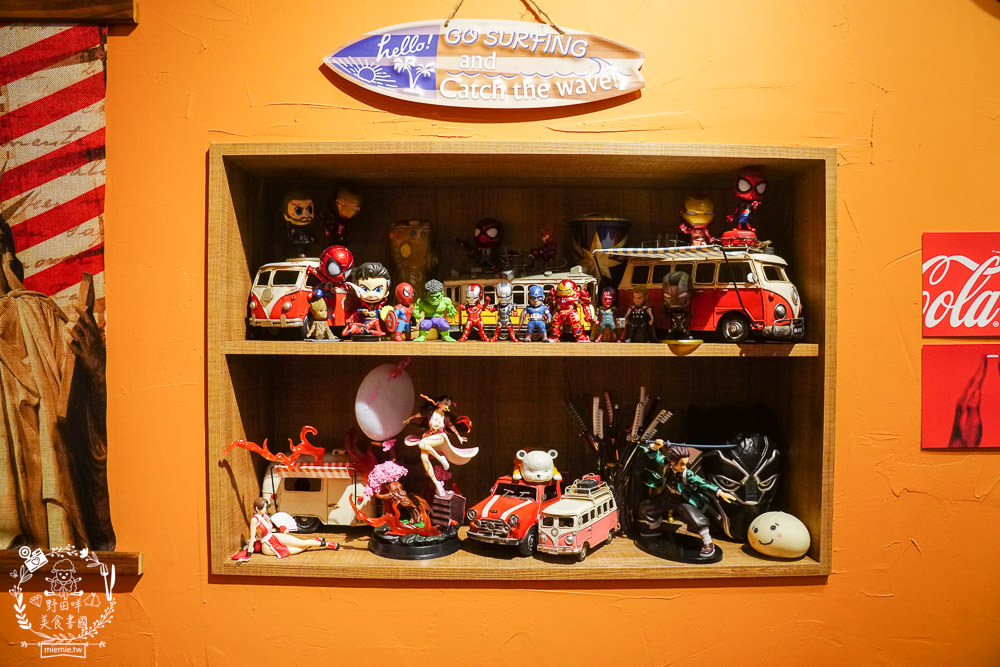 高雄漢堡推薦[It’s Me 複合式餐飲]人氣雙層花生起司豬肉堡厚實必點!居然還有飲料喝到飽!