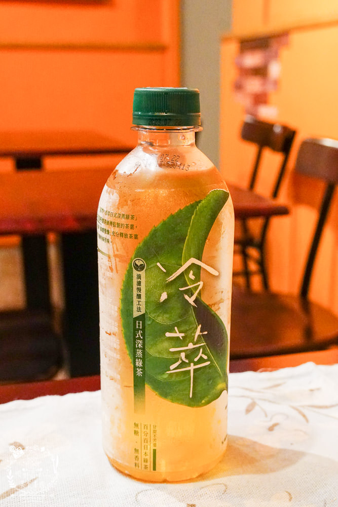 高雄漢堡推薦[It’s Me 複合式餐飲]人氣雙層花生起司豬肉堡厚實必點!居然還有飲料喝到飽!