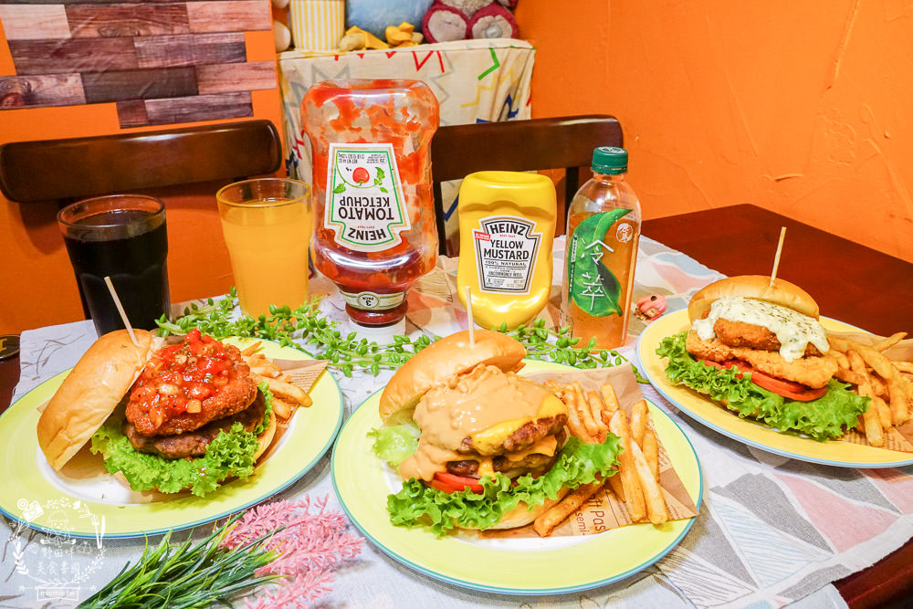 高雄漢堡推薦[It’s Me 複合式餐飲]人氣雙層花生起司豬肉堡厚實必點!居然還有飲料喝到飽!