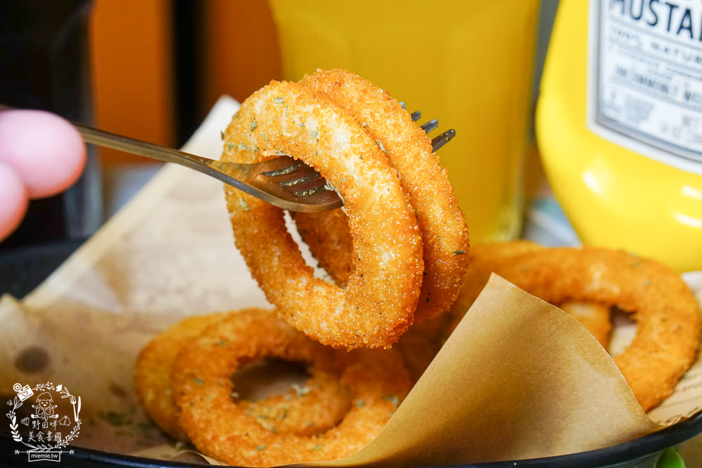 高雄漢堡推薦[It’s Me 複合式餐飲]人氣雙層花生起司豬肉堡厚實必點!居然還有飲料喝到飽!