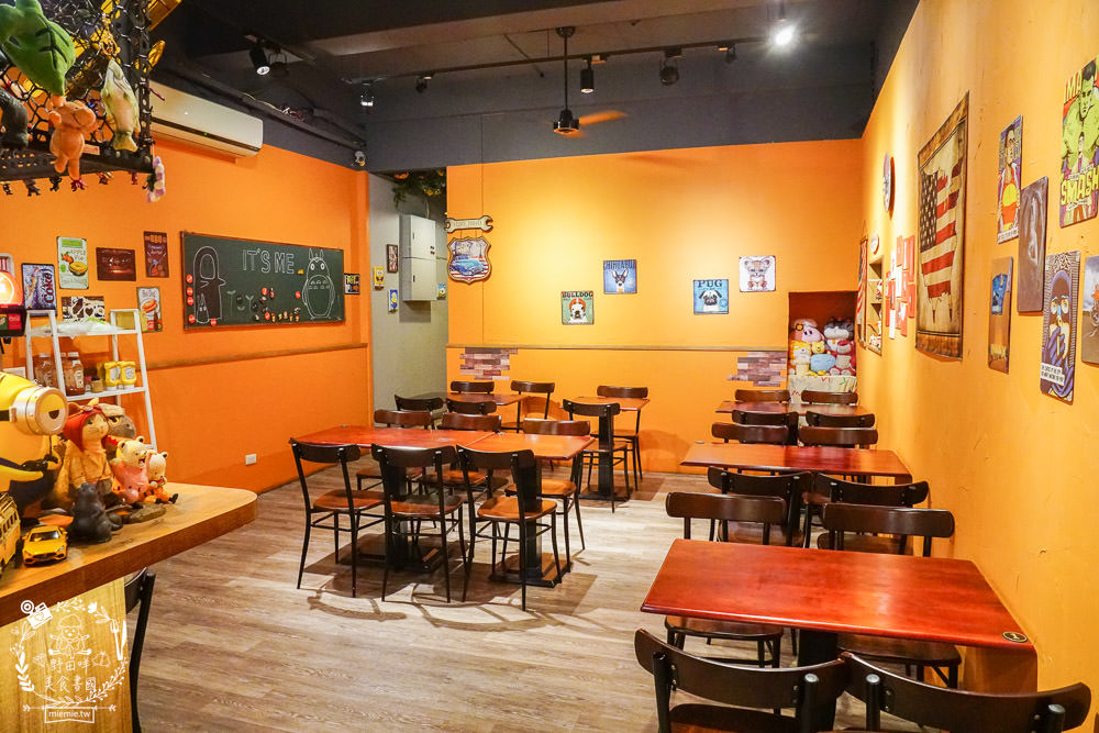 高雄漢堡推薦[It’s Me 複合式餐飲]人氣雙層花生起司豬肉堡厚實必點!居然還有飲料喝到飽!