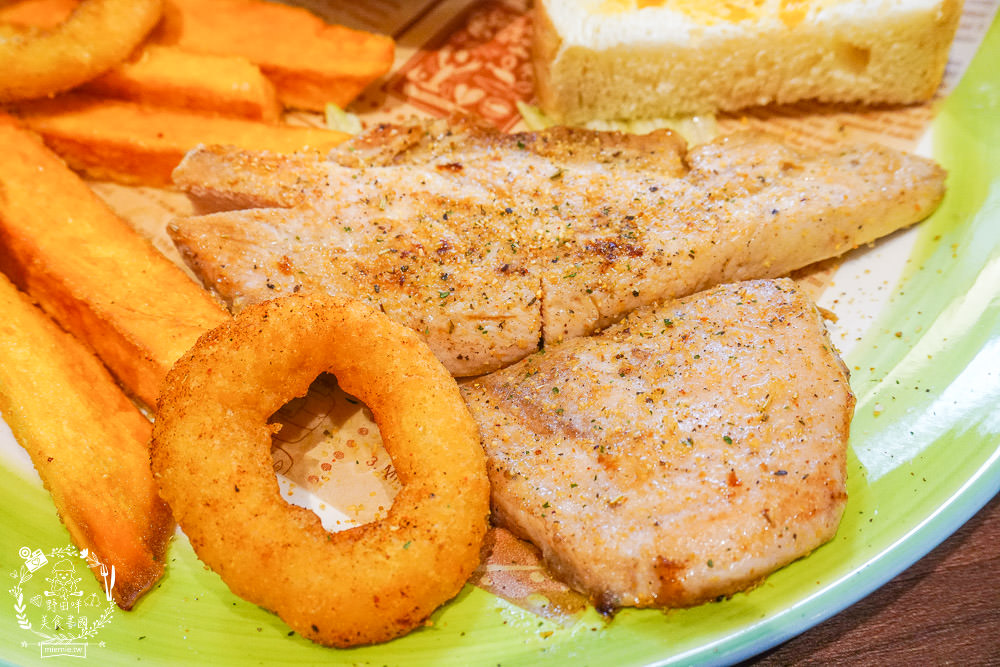 高雄Lane 28早午餐文龍店|華鳳特區超人氣早午餐!磚塊厚片蛋餅貝果都超有特色der~