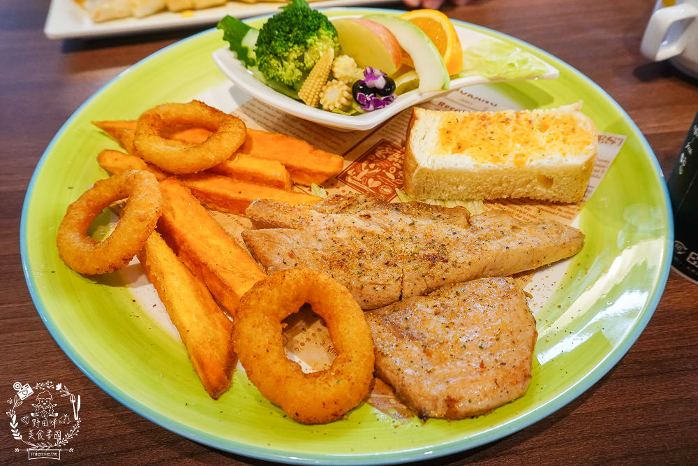 高雄Lane 28早午餐文龍店|華鳳特區超人氣早午餐!磚塊厚片蛋餅貝果都超有特色der~