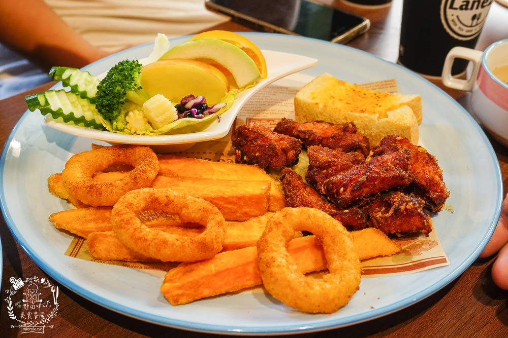 高雄Lane 28早午餐文龍店|華鳳特區超人氣早午餐!磚塊厚片蛋餅貝果都超有特色der~