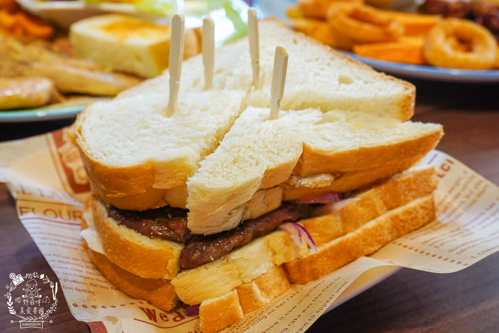 高雄Lane 28早午餐文龍店|華鳳特區超人氣早午餐!磚塊厚片蛋餅貝果都超有特色der~
