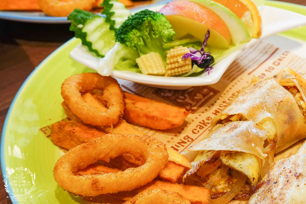 高雄Lane 28早午餐文龍店|華鳳特區超人氣早午餐!磚塊厚片蛋餅貝果都超有特色der~