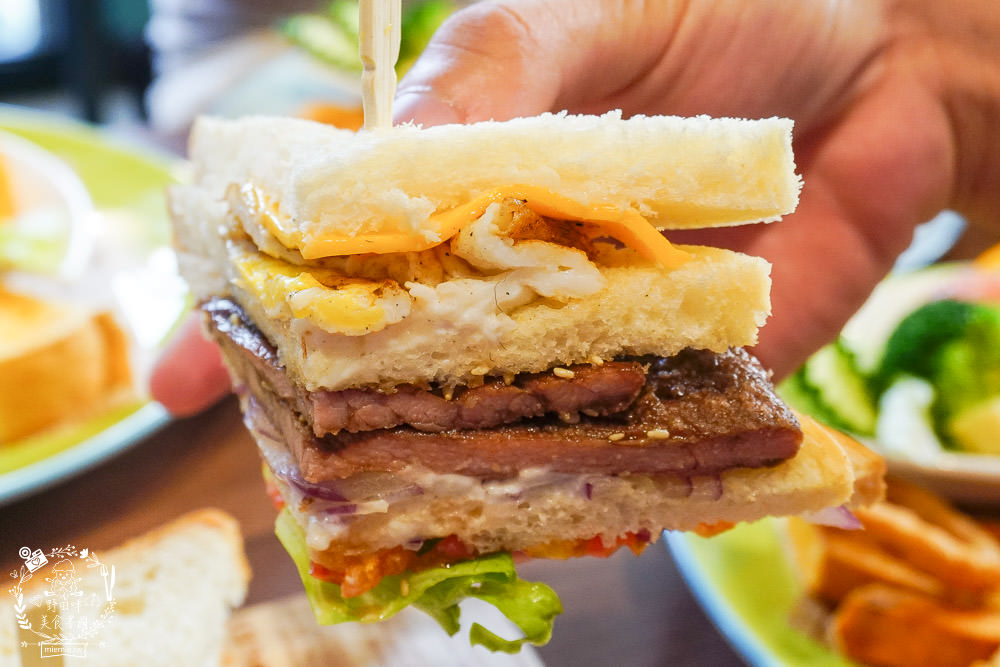 高雄Lane 28早午餐文龍店|華鳳特區超人氣早午餐!磚塊厚片蛋餅貝果都超有特色der~