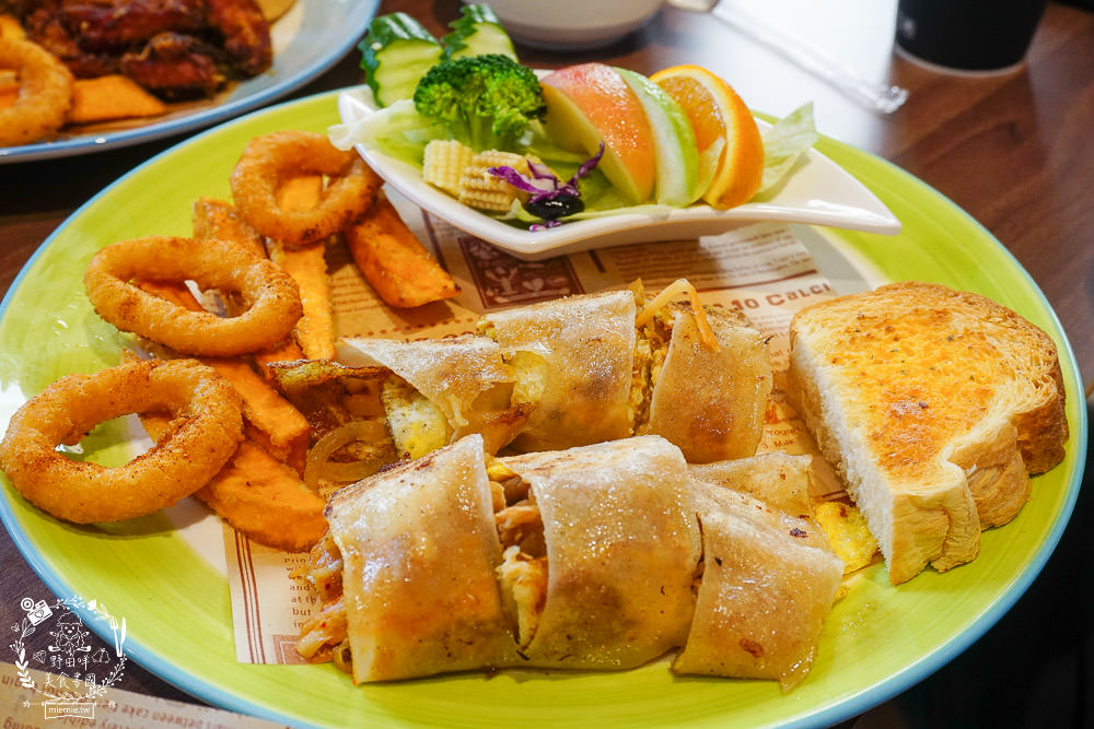 高雄Lane 28早午餐文龍店|華鳳特區超人氣早午餐!磚塊厚片蛋餅貝果都超有特色der~