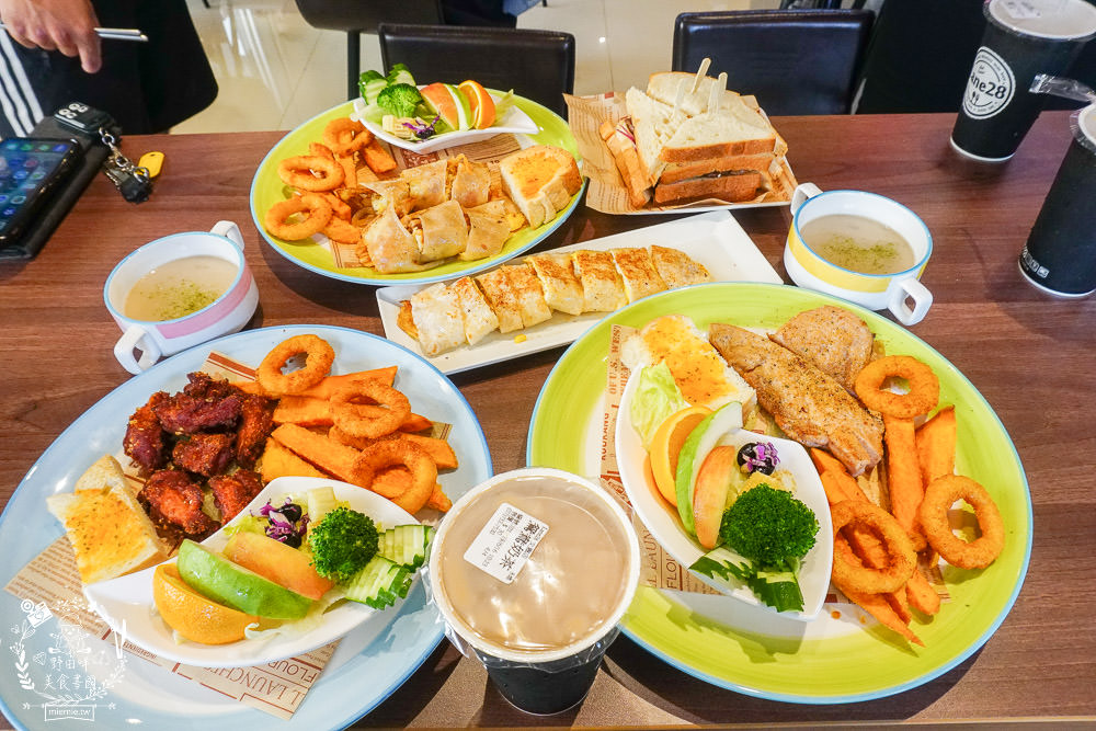 高雄Lane 28早午餐文龍店|華鳳特區超人氣早午餐!磚塊厚片蛋餅貝果都超有特色der~