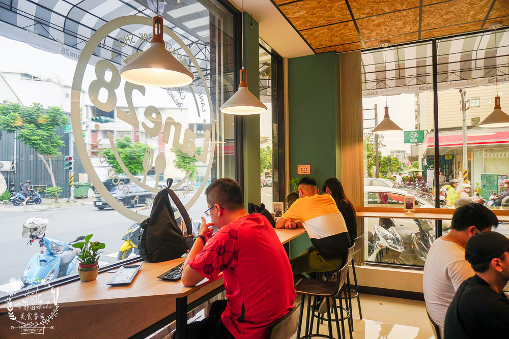 高雄Lane 28早午餐文龍店|華鳳特區超人氣早午餐!磚塊厚片蛋餅貝果都超有特色der~