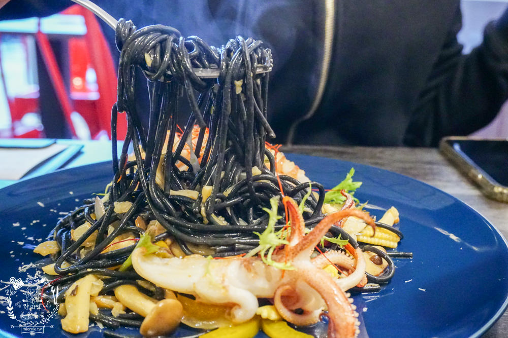 高雄Lé Eat 義法倉廚|華鳳特區的工業風義大利麵!松露奶油燉飯滋味超迷人!餐廳裝潢精緻唯美! - 第39張圖 高雄Lé Eat 義法倉廚|華鳳特區的工業風義大利麵!松露奶油燉飯滋味超迷人!餐廳裝潢精緻唯美!