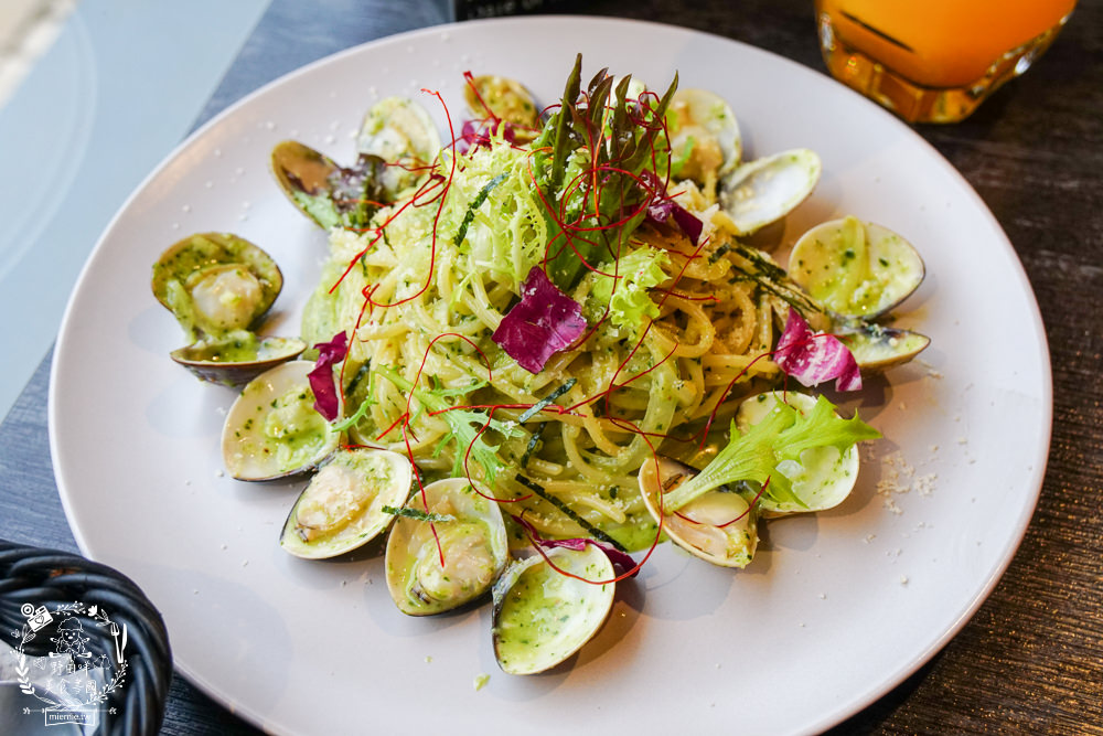 高雄Lé Eat 義法倉廚|華鳳特區的工業風義大利麵!松露奶油燉飯滋味超迷人!餐廳裝潢精緻唯美!