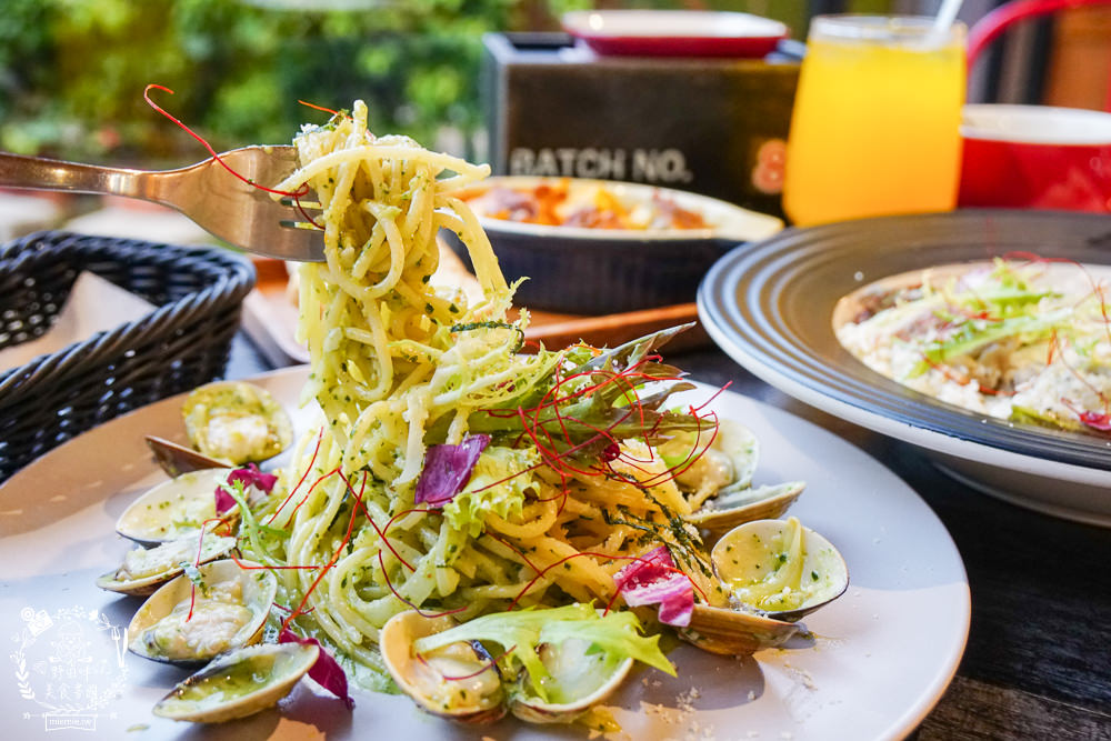 高雄Lé Eat 義法倉廚|華鳳特區的工業風義大利麵!松露奶油燉飯滋味超迷人!餐廳裝潢精緻唯美!