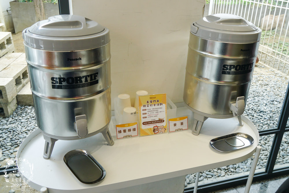 台南超人氣水豚甜點店[MOGU KABI 夏威夷豆塔專賣店]超多隻可愛水豚居然還有餵食秀!繽紛水果塔美味又好拍?