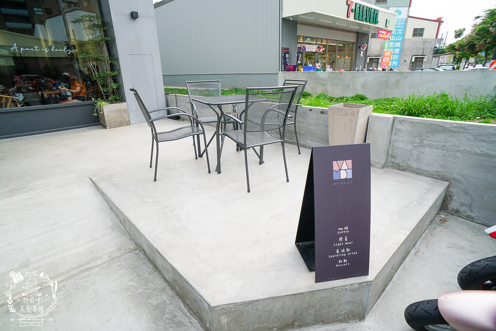 高雄咖啡廳推薦!My Daily Beverage.Co日常咖啡!攤車起家的超隱藏版文青鳳山咖啡店!華鳳特區輕食甜點咖啡館~