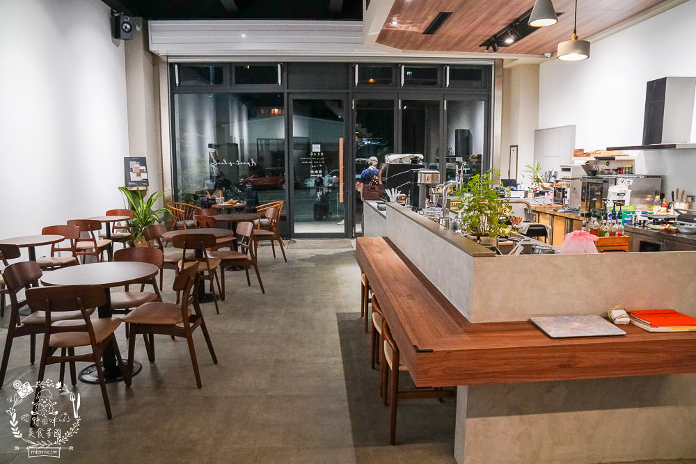 高雄咖啡廳推薦!My Daily Beverage.Co日常咖啡!攤車起家的超隱藏版文青鳳山咖啡店!華鳳特區輕食甜點咖啡館~
