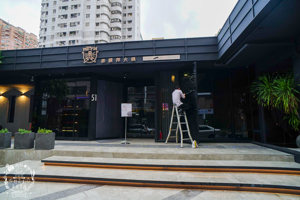 高雄超人氣屋頂海洋餐廳回歸囉!迷幻繽紛的華麗餐酒館!泰式火鍋超澎湃~