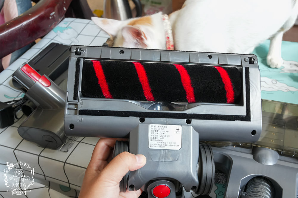 SANSUI山水 智能偵測濕拖無線吸塵器 SVC-J800|LED照明輔助+智能偵測+三檔吸力，一鍵切換清潔超方便!電動濕拖吸頭雙旋拖布會自轉清潔超省力!雙電池替換90分鐘打掃不中斷