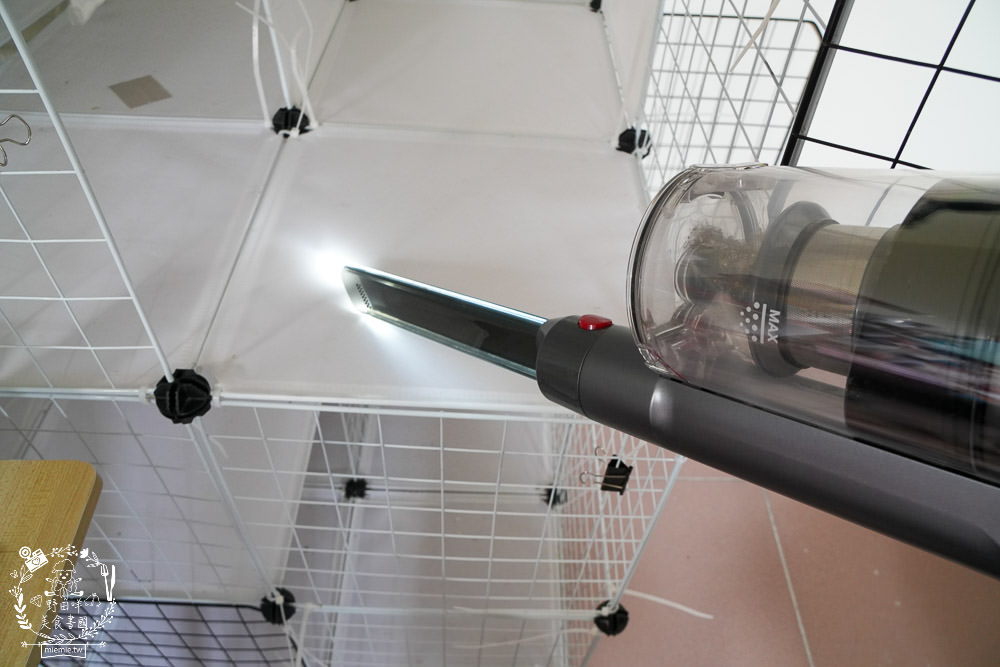 SANSUI山水 智能偵測濕拖無線吸塵器 SVC-J800|LED照明輔助+智能偵測+三檔吸力，一鍵切換清潔超方便!電動濕拖吸頭雙旋拖布會自轉清潔超省力!雙電池替換90分鐘打掃不中斷