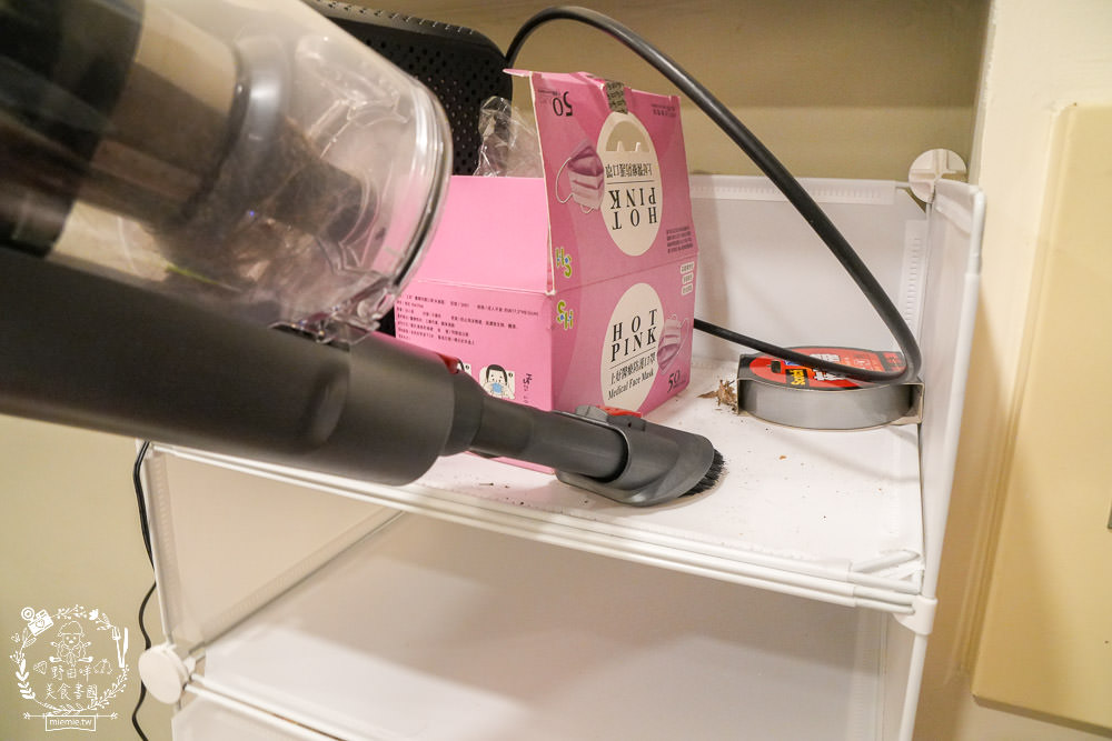 SANSUI山水 智能偵測濕拖無線吸塵器 SVC-J800|LED照明輔助+智能偵測+三檔吸力，一鍵切換清潔超方便!電動濕拖吸頭雙旋拖布會自轉清潔超省力!雙電池替換90分鐘打掃不中斷