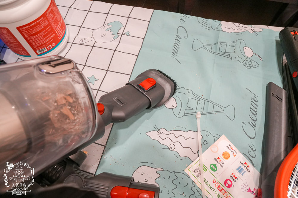 SANSUI山水 智能偵測濕拖無線吸塵器 SVC-J800|LED照明輔助+智能偵測+三檔吸力，一鍵切換清潔超方便!電動濕拖吸頭雙旋拖布會自轉清潔超省力!雙電池替換90分鐘打掃不中斷