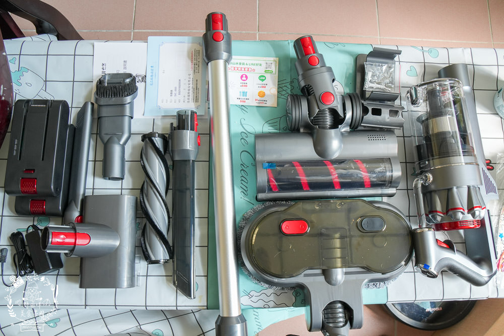 SANSUI山水 智能偵測濕拖無線吸塵器 SVC-J800|LED照明輔助+智能偵測+三檔吸力，一鍵切換清潔超方便!電動濕拖吸頭雙旋拖布會自轉清潔超省力!雙電池替換90分鐘打掃不中斷