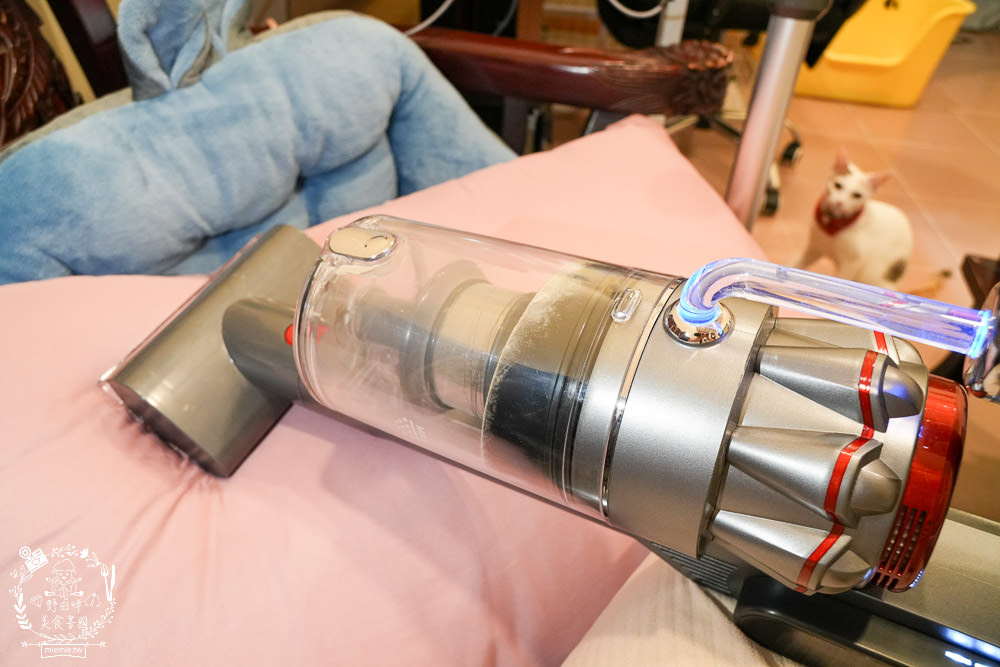 SANSUI山水 智能偵測濕拖無線吸塵器 SVC-J800|LED照明輔助+智能偵測+三檔吸力，一鍵切換清潔超方便!電動濕拖吸頭雙旋拖布會自轉清潔超省力!雙電池替換90分鐘打掃不中斷