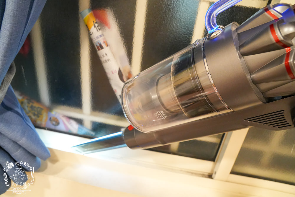 SANSUI山水 智能偵測濕拖無線吸塵器 SVC-J800|LED照明輔助+智能偵測+三檔吸力，一鍵切換清潔超方便!電動濕拖吸頭雙旋拖布會自轉清潔超省力!雙電池替換90分鐘打掃不中斷