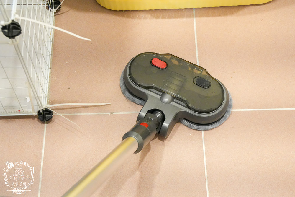 SANSUI山水 智能偵測濕拖無線吸塵器 SVC-J800|LED照明輔助+智能偵測+三檔吸力，一鍵切換清潔超方便!電動濕拖吸頭雙旋拖布會自轉清潔超省力!雙電池替換90分鐘打掃不中斷