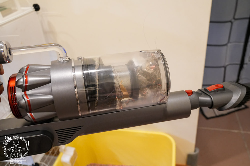 SANSUI山水 智能偵測濕拖無線吸塵器 SVC-J800|LED照明輔助+智能偵測+三檔吸力，一鍵切換清潔超方便!電動濕拖吸頭雙旋拖布會自轉清潔超省力!雙電池替換90分鐘打掃不中斷