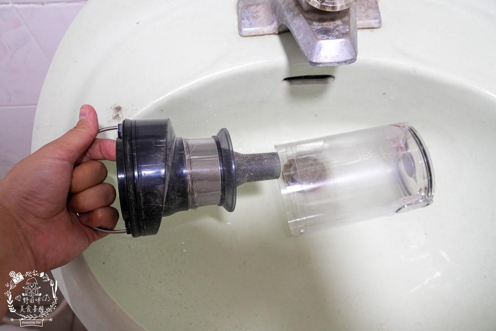 SANSUI山水 智能偵測濕拖無線吸塵器 SVC-J800|LED照明輔助+智能偵測+三檔吸力，一鍵切換清潔超方便!電動濕拖吸頭雙旋拖布會自轉清潔超省力!雙電池替換90分鐘打掃不中斷