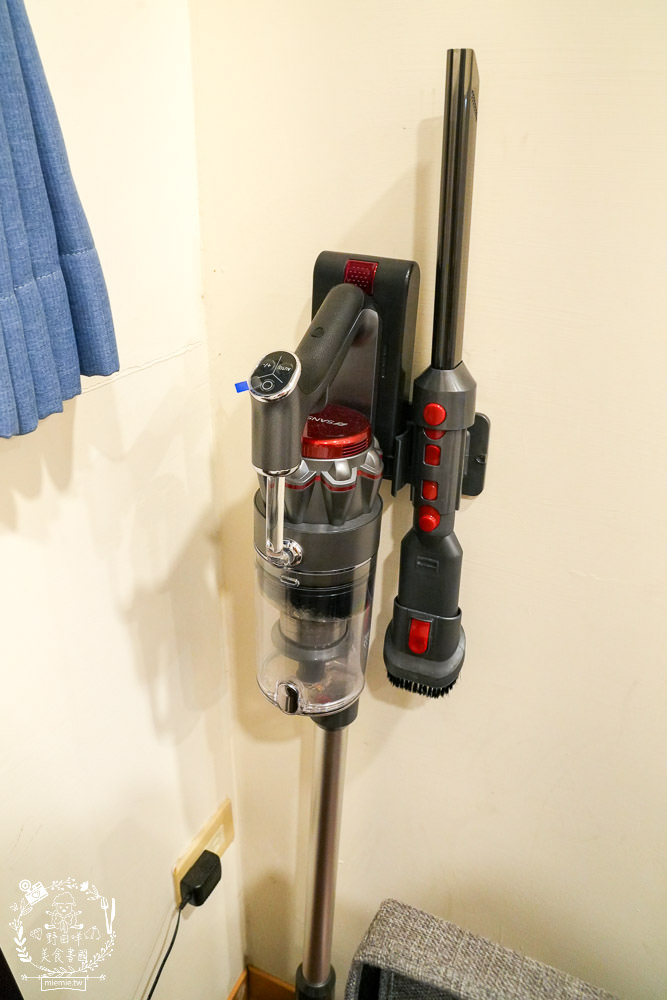 SANSUI山水 智能偵測濕拖無線吸塵器 SVC-J800|LED照明輔助+智能偵測+三檔吸力，一鍵切換清潔超方便!電動濕拖吸頭雙旋拖布會自轉清潔超省力!雙電池替換90分鐘打掃不中斷