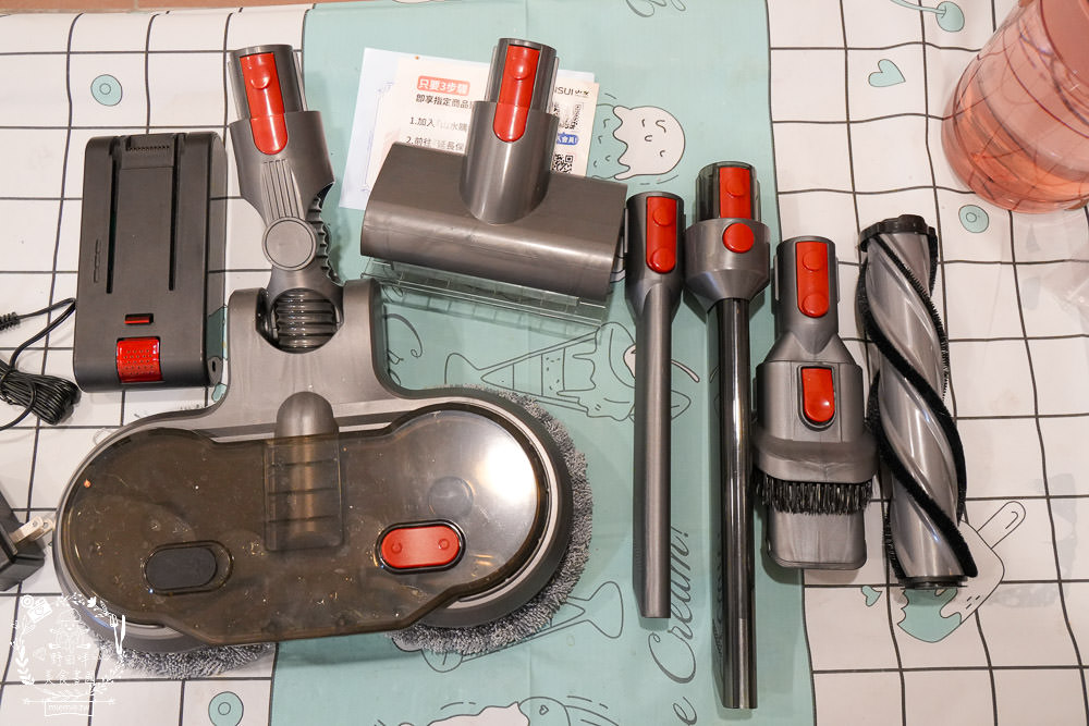 SANSUI山水 智能偵測濕拖無線吸塵器 SVC-J800|LED照明輔助+智能偵測+三檔吸力，一鍵切換清潔超方便!電動濕拖吸頭雙旋拖布會自轉清潔超省力!雙電池替換90分鐘打掃不中斷