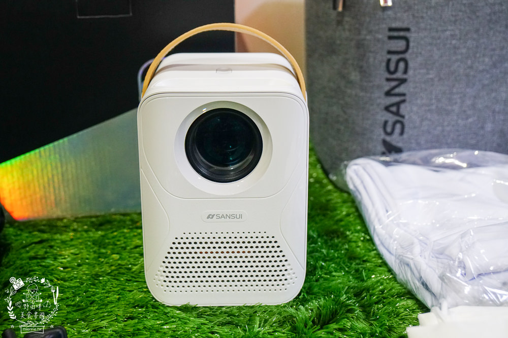 [開箱]SANSUI山水無線微型行動投影機SPJ-MM|支援NETFLIX Disney+|FULL HD高畫質梯形校正