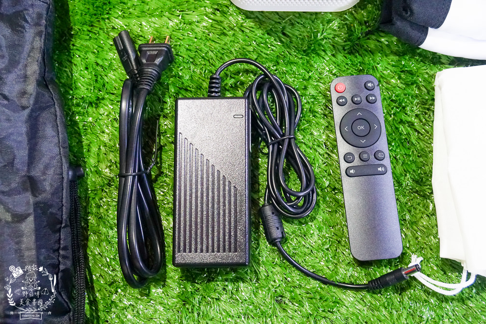 [開箱]SANSUI山水無線微型行動投影機SPJ-MM|支援NETFLIX Disney+|FULL HD高畫質梯形校正