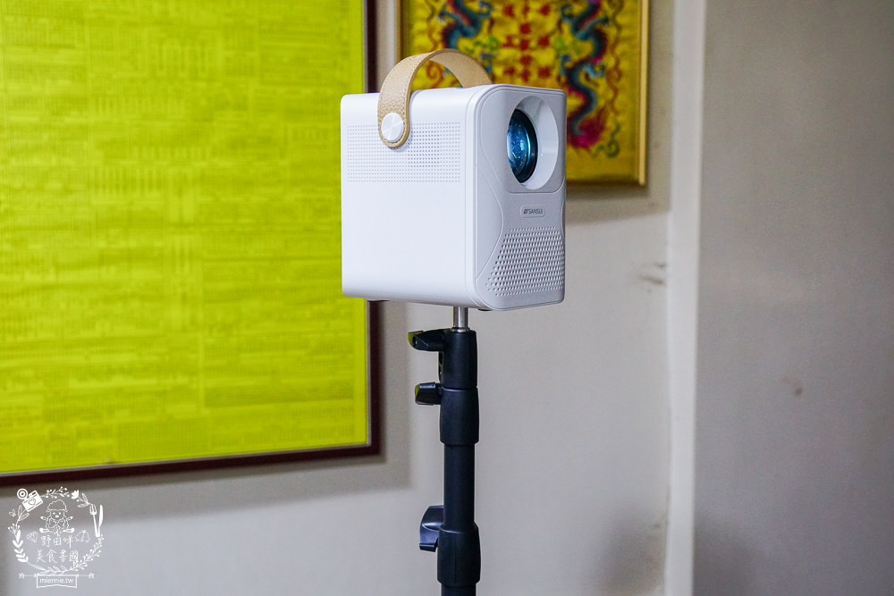 [開箱]SANSUI山水無線微型行動投影機SPJ-MM|支援NETFLIX Disney+|FULL HD高畫質梯形校正