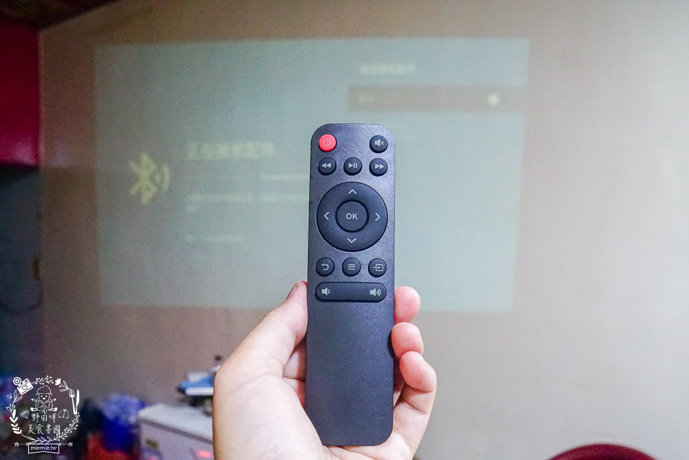 [開箱]SANSUI山水無線微型行動投影機SPJ-MM|支援NETFLIX Disney+|FULL HD高畫質梯形校正