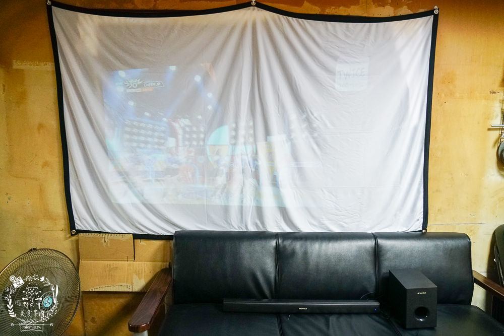 [開箱]SANSUI山水無線微型行動投影機SPJ-MM|支援NETFLIX Disney+|FULL HD高畫質梯形校正