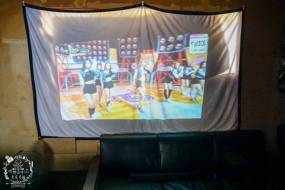 [開箱]SANSUI山水無線微型行動投影機SPJ-MM|支援NETFLIX Disney+|FULL HD高畫質梯形校正