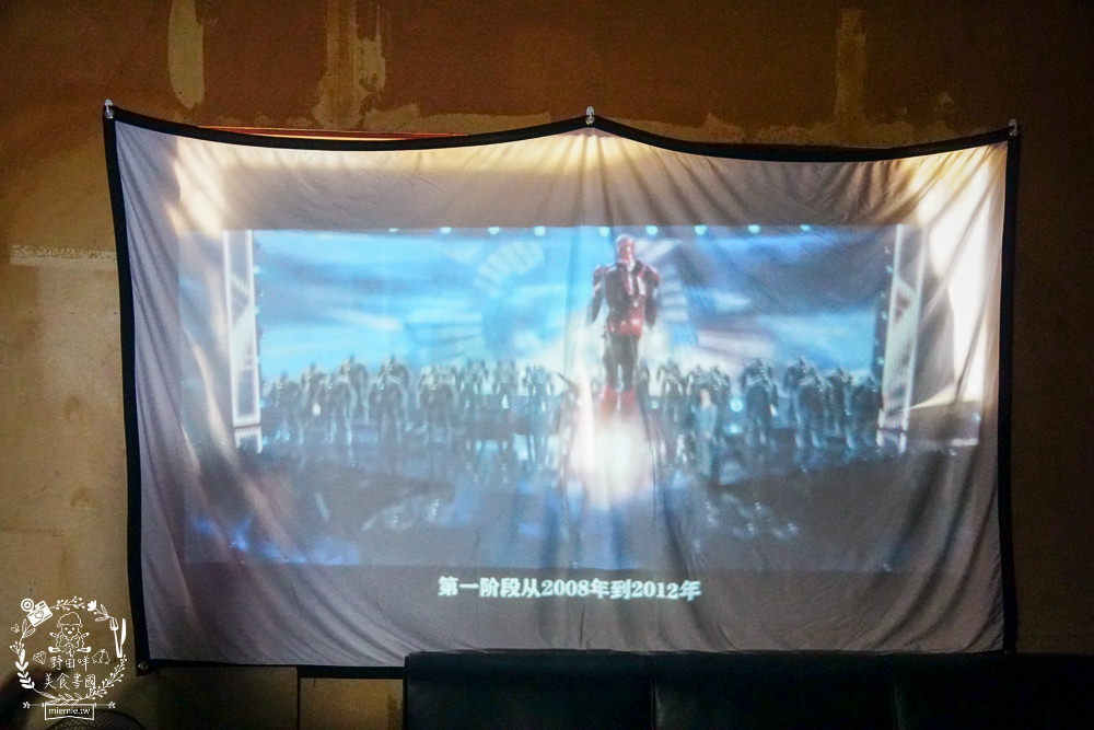 [開箱]SANSUI山水無線微型行動投影機SPJ-MM|支援NETFLIX Disney+|FULL HD高畫質梯形校正