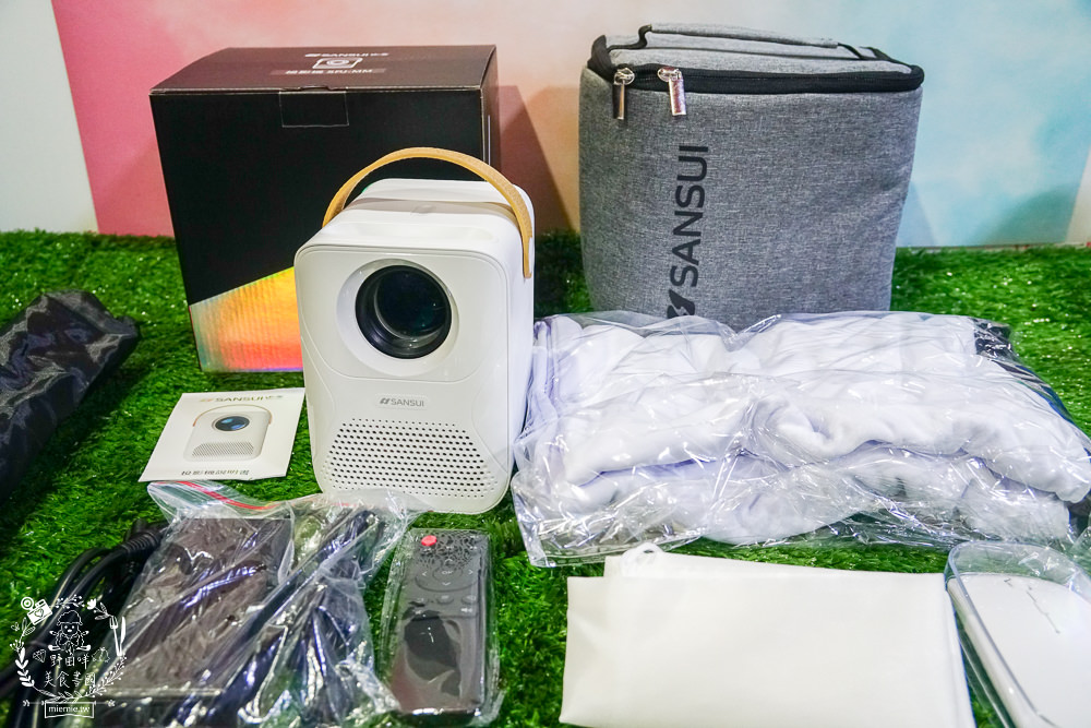 [開箱]SANSUI山水無線微型行動投影機SPJ-MM|支援NETFLIX Disney+|FULL HD高畫質梯形校正