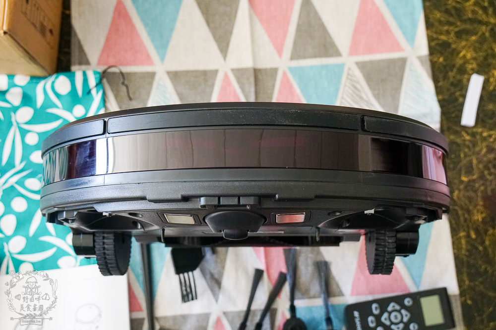 SANSUI山水 智能掃地機器人開箱!支援google音箱聲控超方便!陀螺儀路徑導航清掃超智能!獨立集塵盒跟水箱