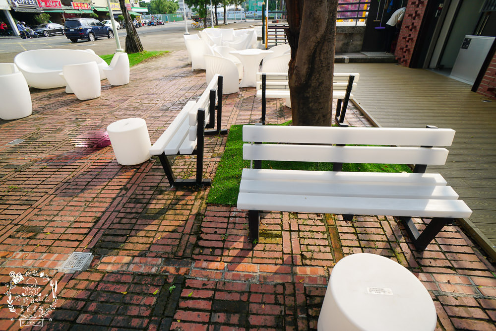 高雄[抒嗜人文茶飲SUNSAY]鳳山超浪漫露天咖啡廳!到了夜晚還會閃閃發光~