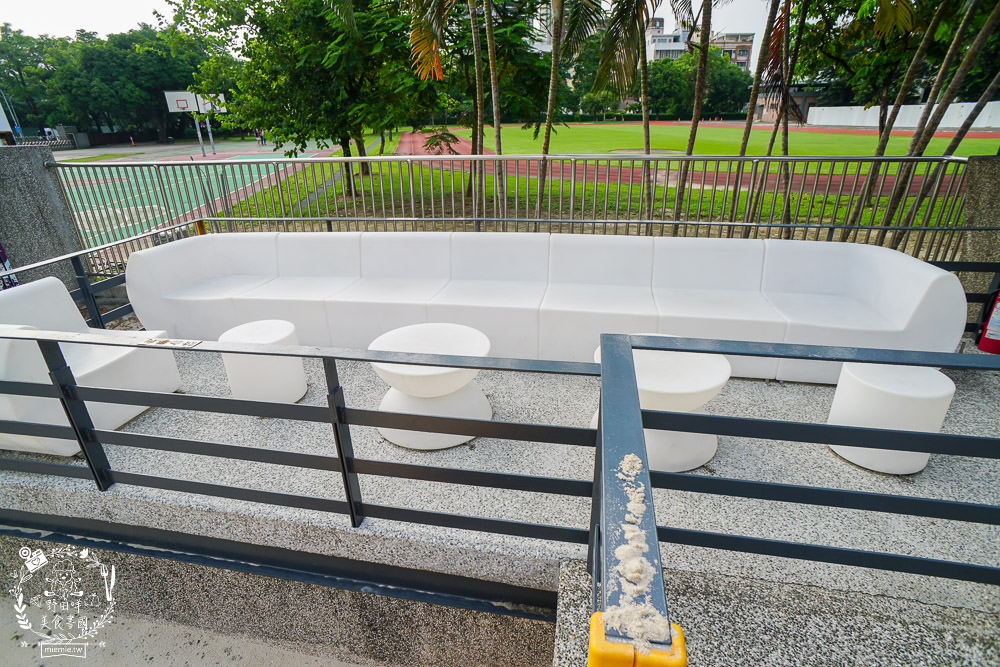 高雄[抒嗜人文茶飲SUNSAY]鳳山超浪漫露天咖啡廳!到了夜晚還會閃閃發光~