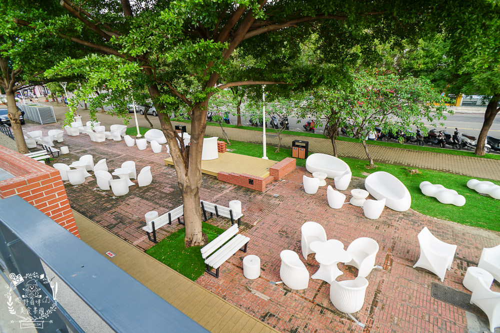 高雄[抒嗜人文茶飲SUNSAY]鳳山超浪漫露天咖啡廳!到了夜晚還會閃閃發光~