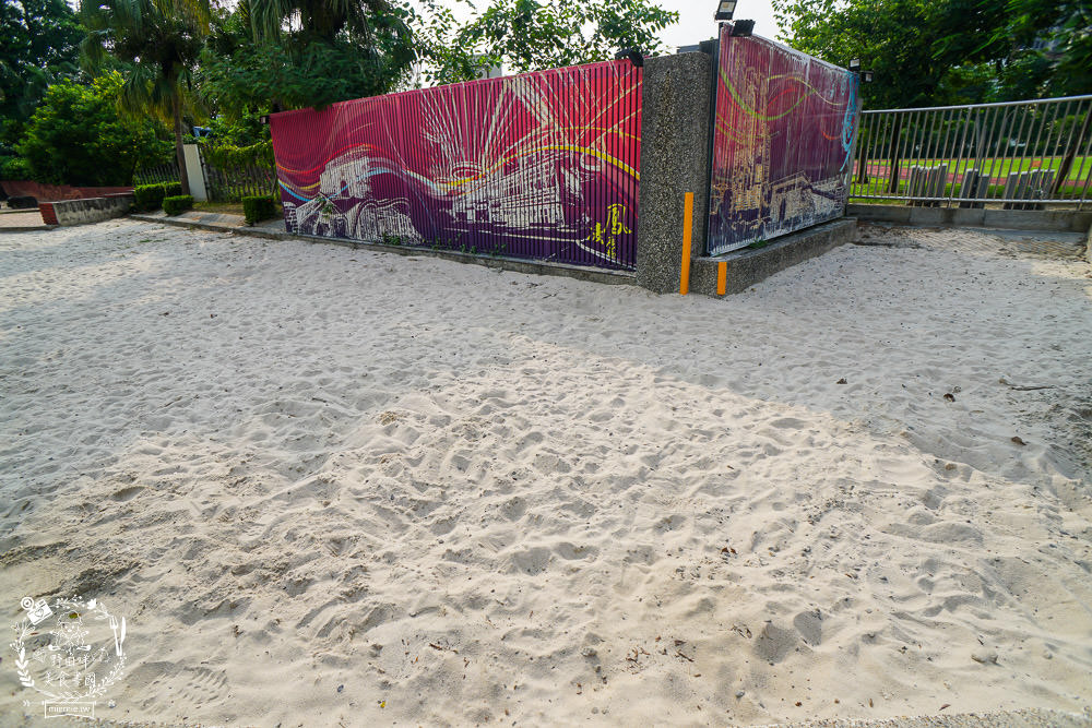 高雄[抒嗜人文茶飲SUNSAY]鳳山超浪漫露天咖啡廳!到了夜晚還會閃閃發光~