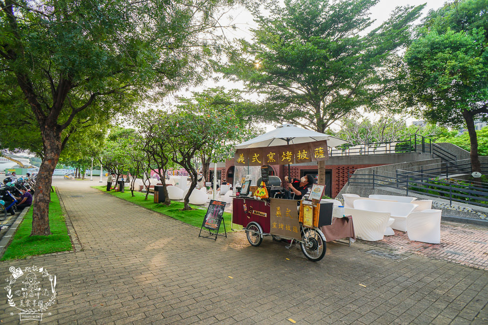 高雄[抒嗜人文茶飲SUNSAY]鳳山超浪漫露天咖啡廳!到了夜晚還會閃閃發光~