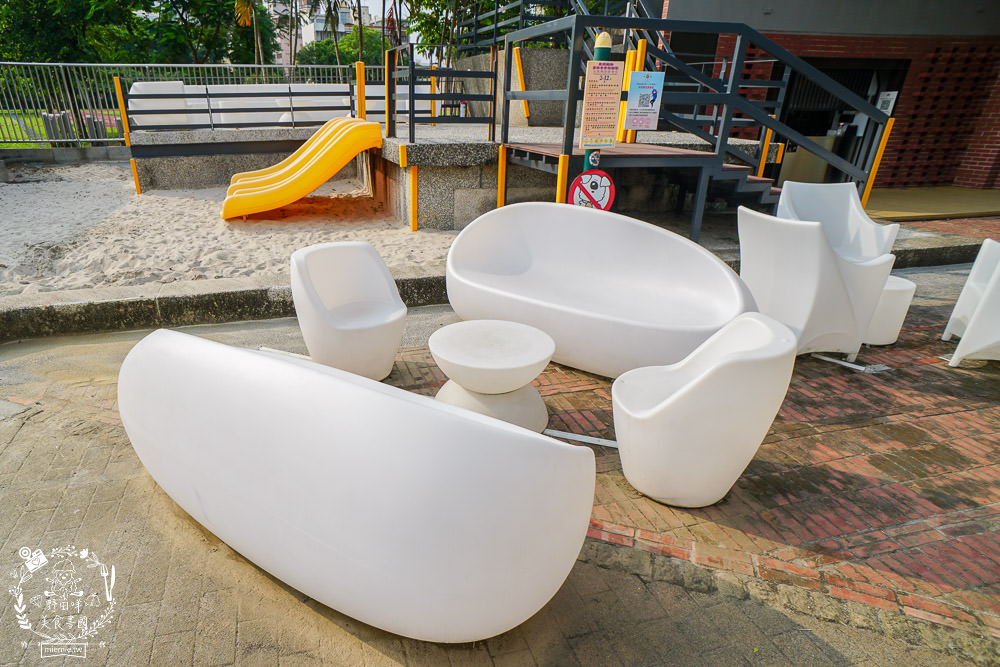 高雄[抒嗜人文茶飲SUNSAY]鳳山超浪漫露天咖啡廳!到了夜晚還會閃閃發光~