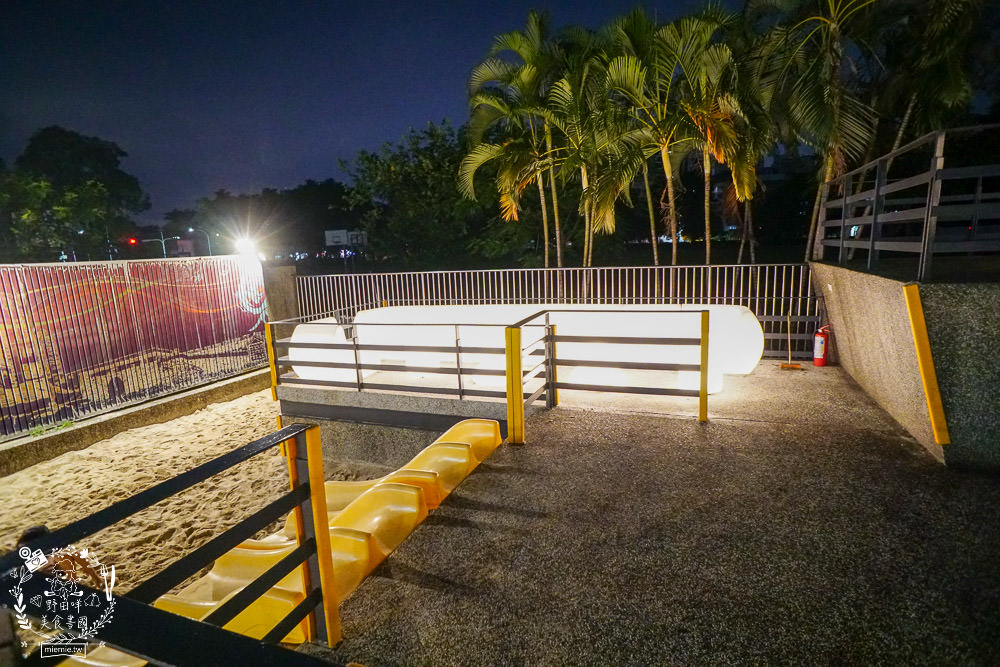 高雄[抒嗜人文茶飲SUNSAY]鳳山超浪漫露天咖啡廳!到了夜晚還會閃閃發光~