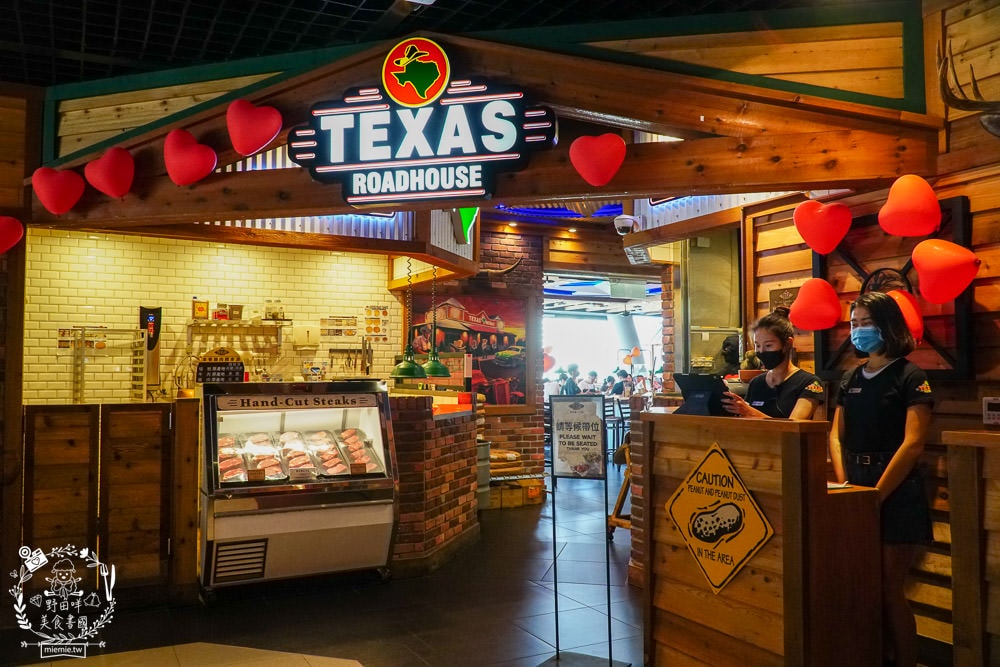 德州鮮切牛排Texas Roadhouse美國連鎖牛排店全亞洲第一間在台北微風松高店!超厲害鮮切冷藏牛肉剛開幕常常訂不到位?